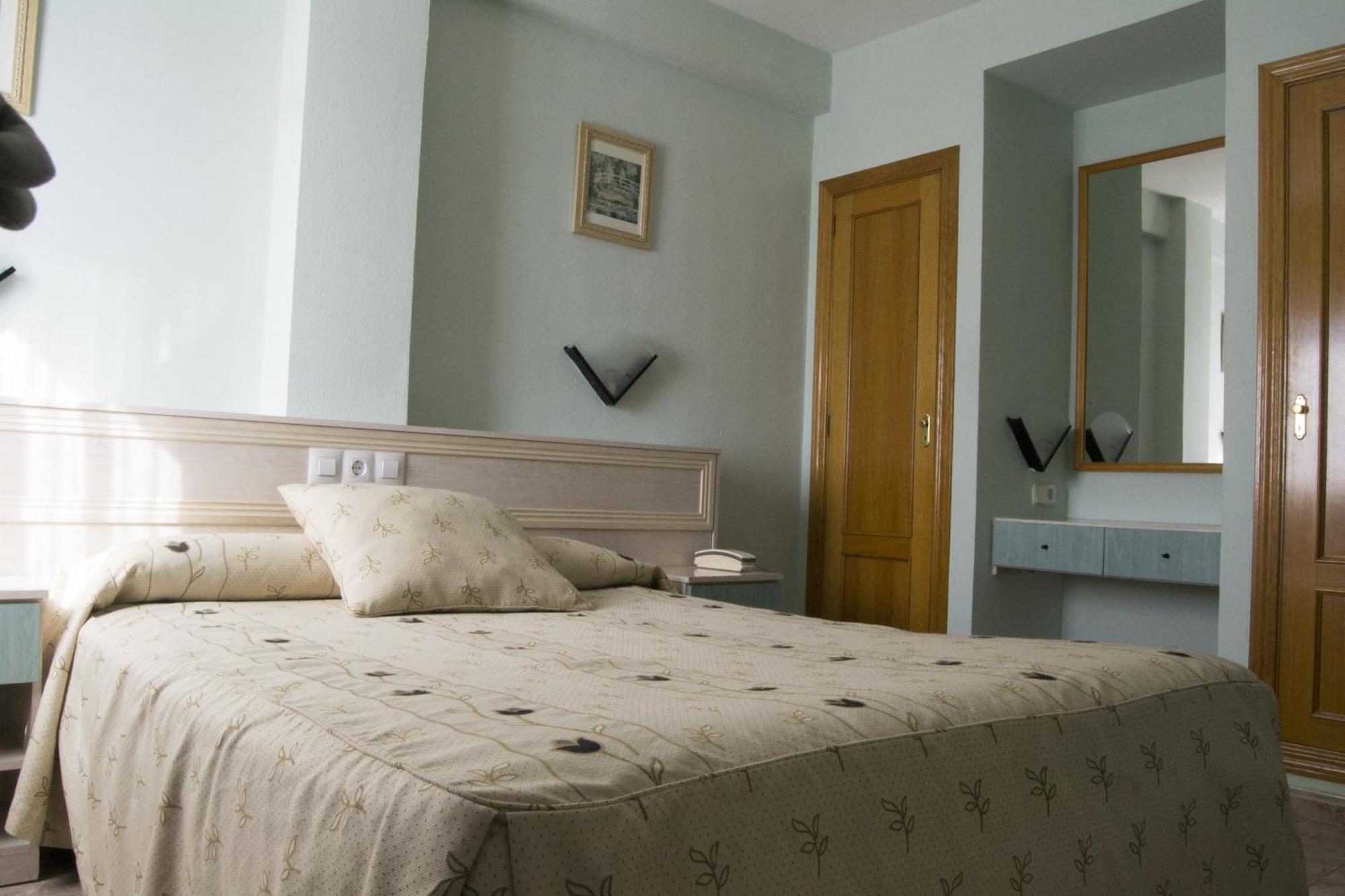 Hotel Rausan Alfajarín Chambre photo