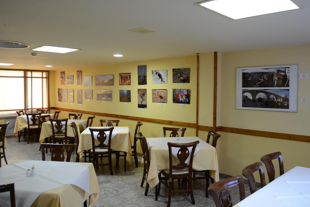 Hotel Rausan Alfajarín Extérieur photo