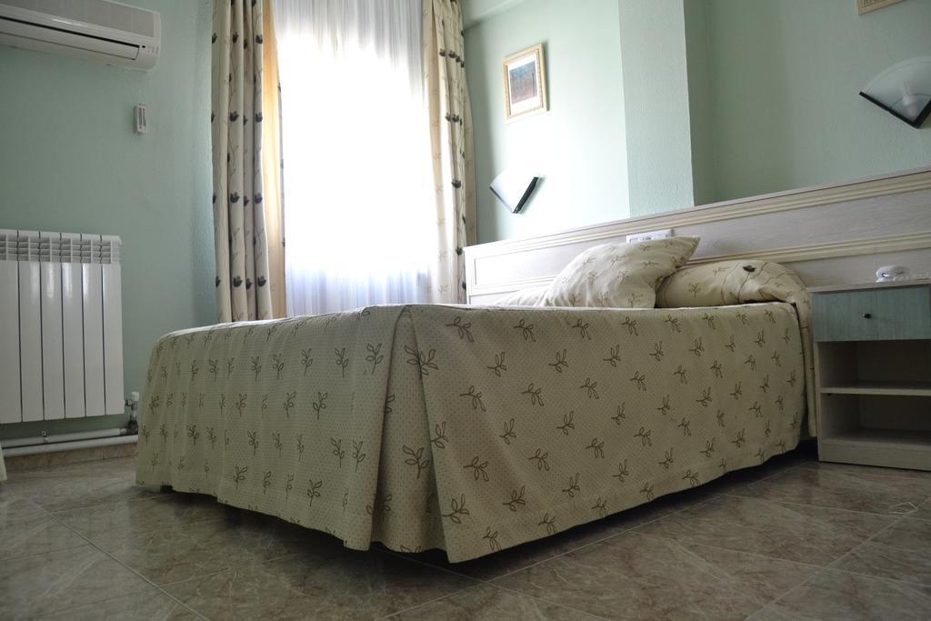 Hotel Rausan Alfajarín Chambre photo